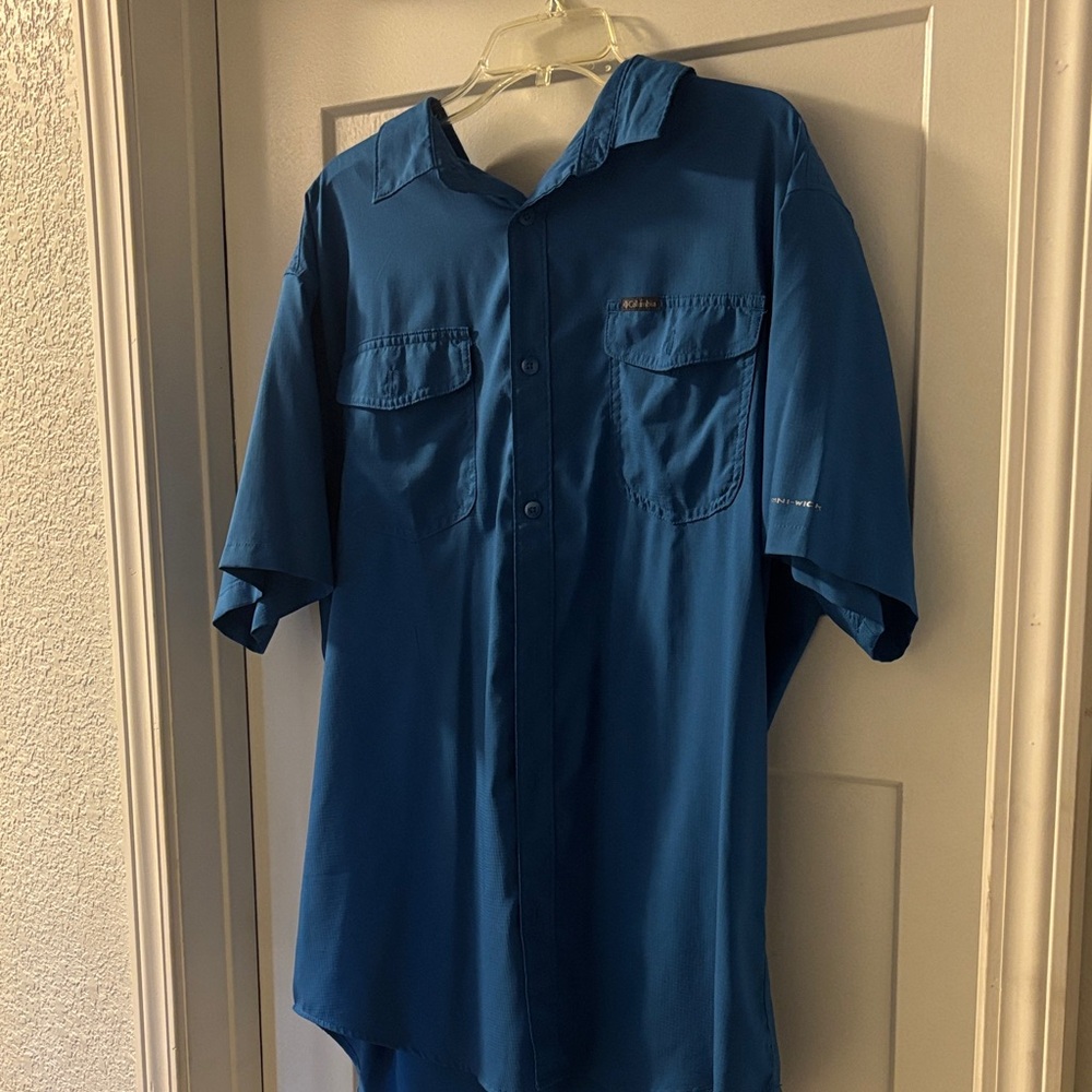 Columbia Men's Casual Blue Button-Down Shirt